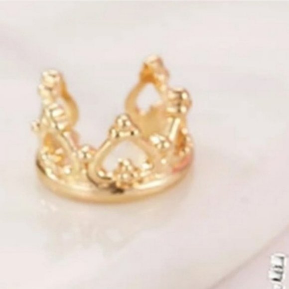 *Abigail** Heart Crown Cuff Earring - Picture 2 of 3